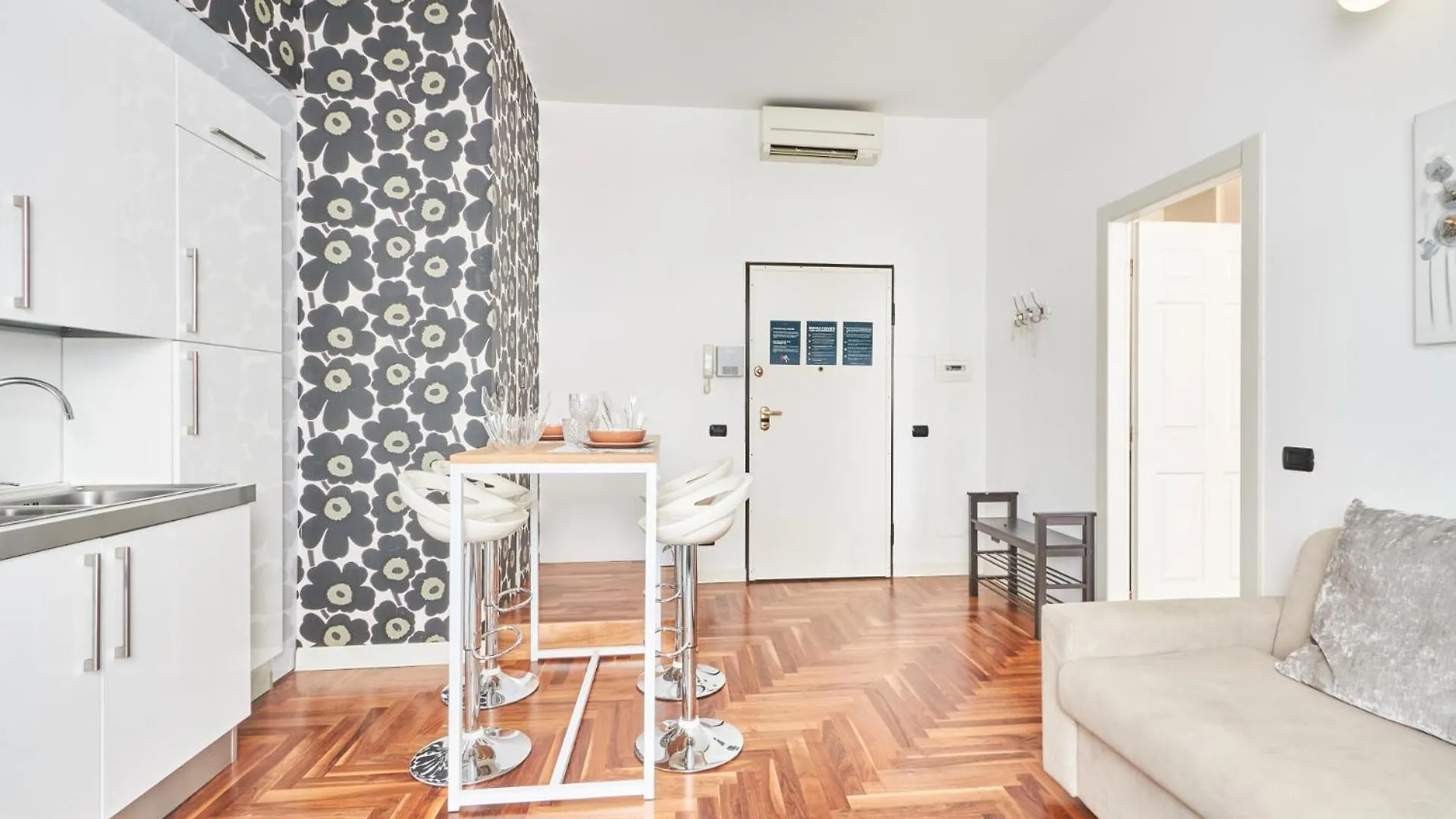 Apartment Easylife - Raffinato Appartamento In Duomo Milan Italy